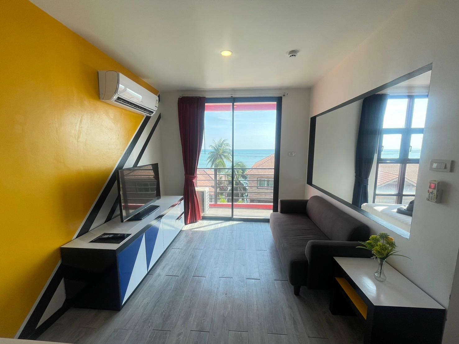 Room, Partial Sea View