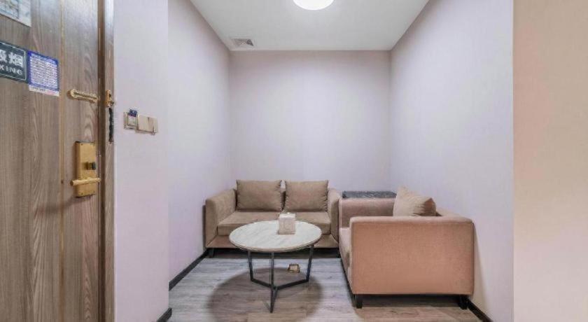 7 days premium hotel(Chongqing T3 terminal store) 41/55