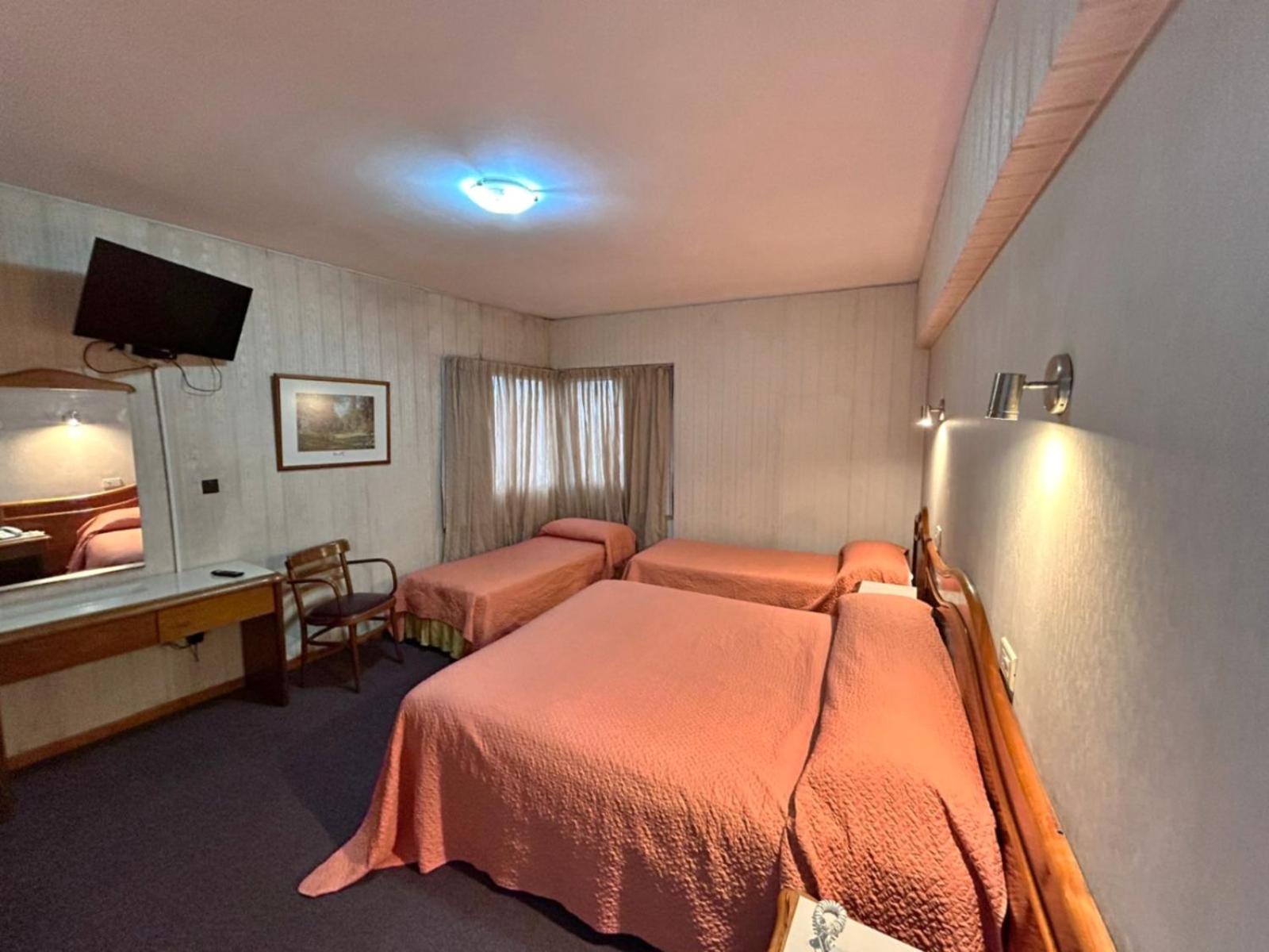 LUEY HOTEL 18/38