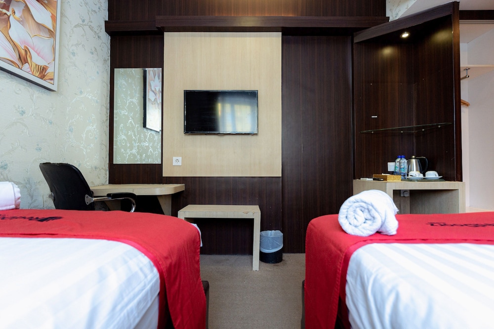 RedDoorz Premium near Grand Batam Mall 39/50