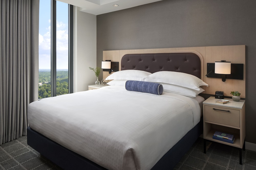 1 BEDROOM, SUITE, KING BED