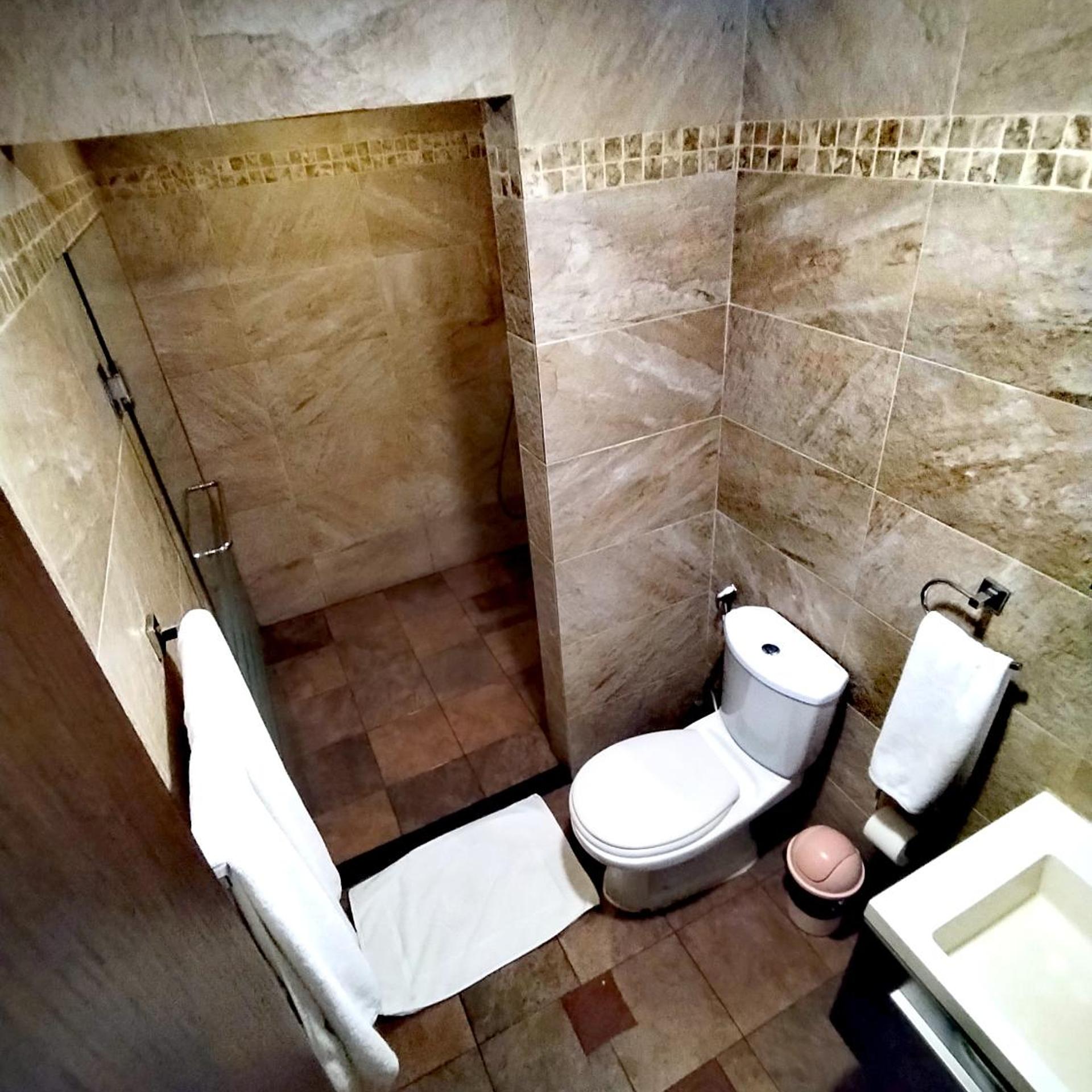 White House Suites 58/58