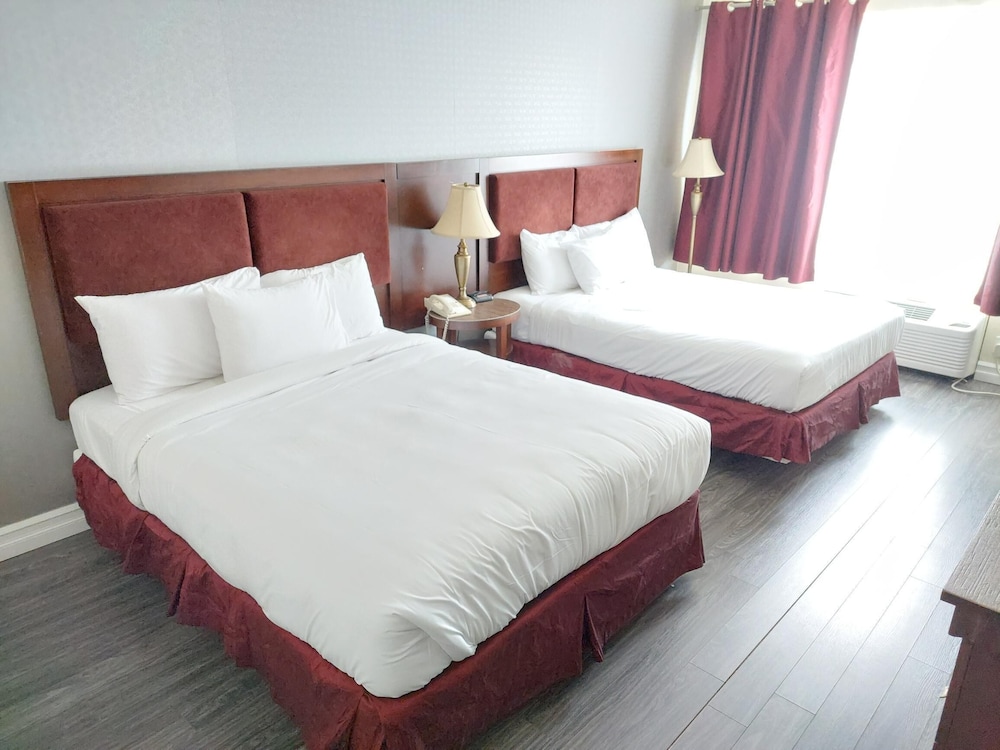 Universel Hotel 12/75