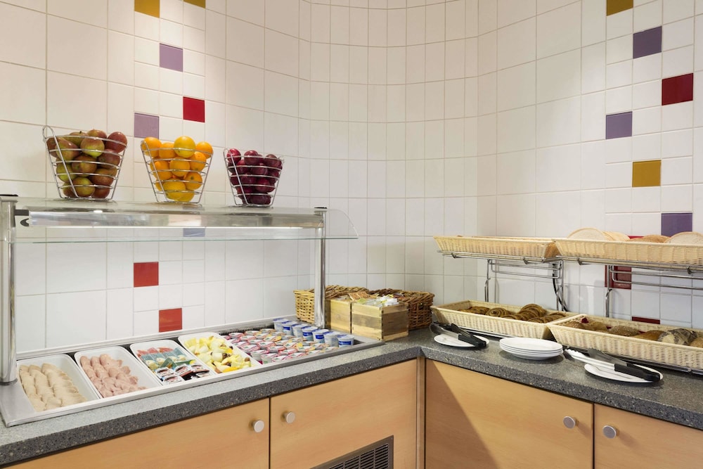 Ramada by Wyndham London North M1 31/40