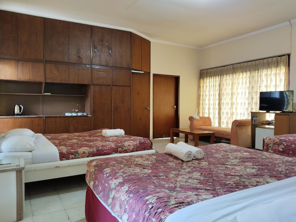 The Garden Family Guest House 25/50