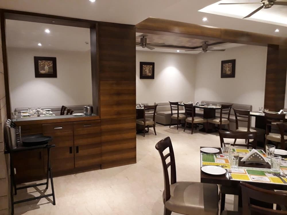 Lemon Tree Hotel Candolim Goa 22/25