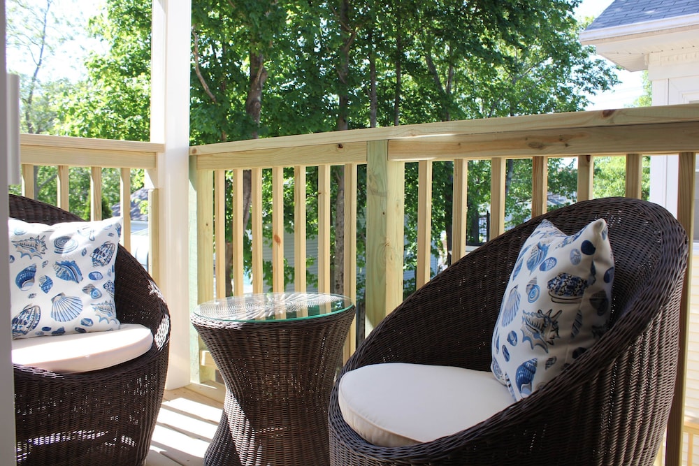 Holbrook House Bed and Breakfast- Bar Harbor ME 24/50