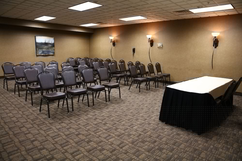 Ramada by Wyndham Midtown Grand Island 30/30