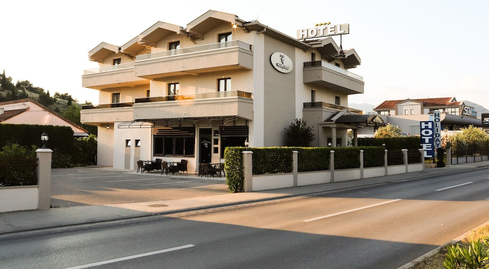 Hotel Holiday in PODGORICA