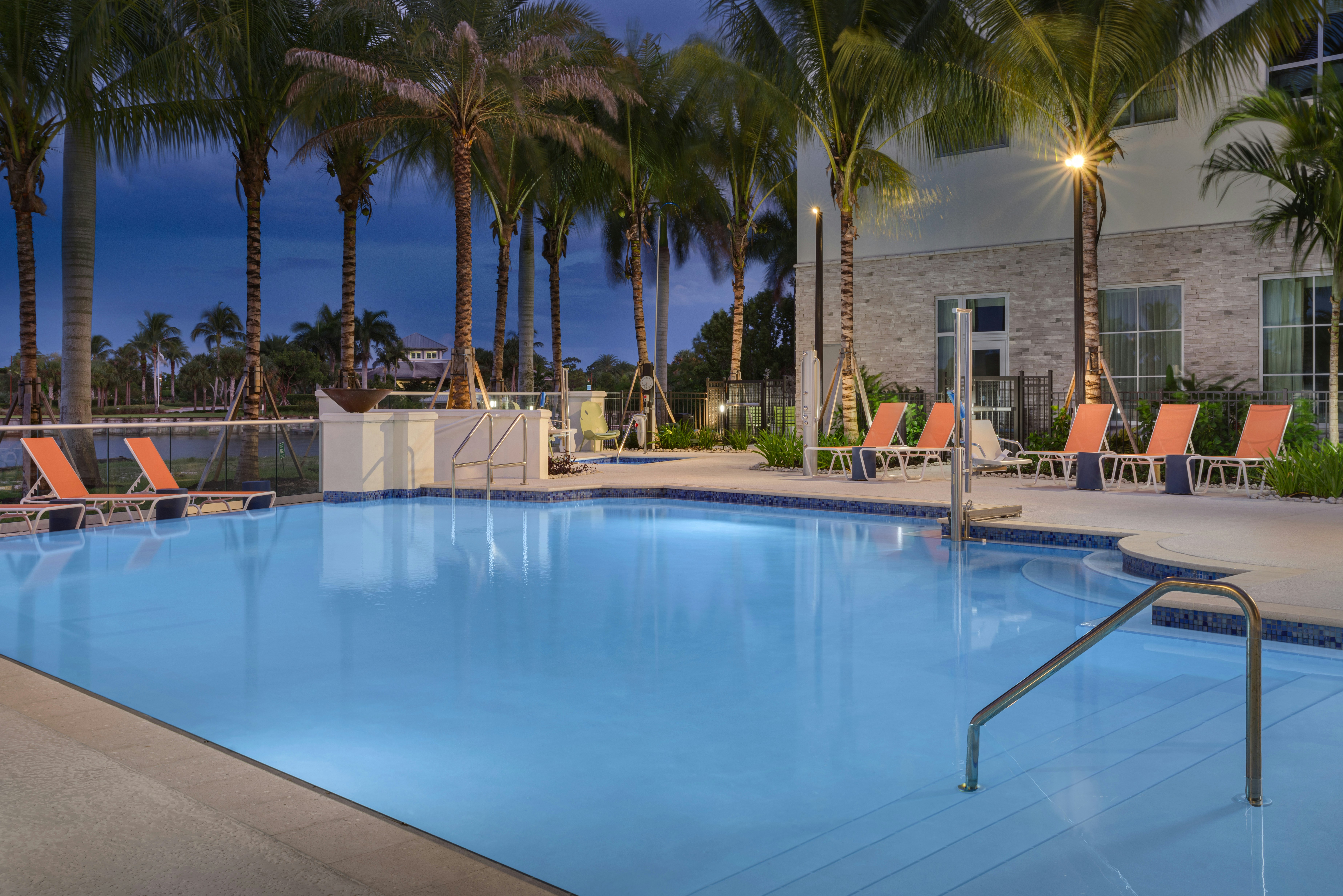 Hampton Inn and Suites Naples South FL 17/26