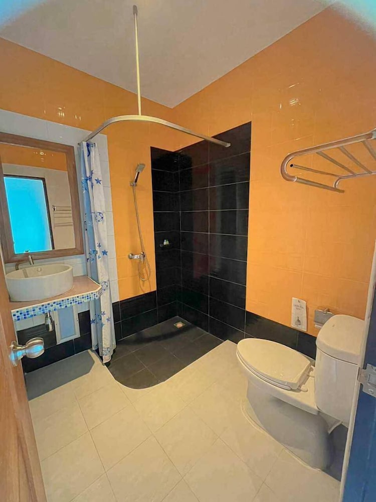Jingjit Hotel 36/61