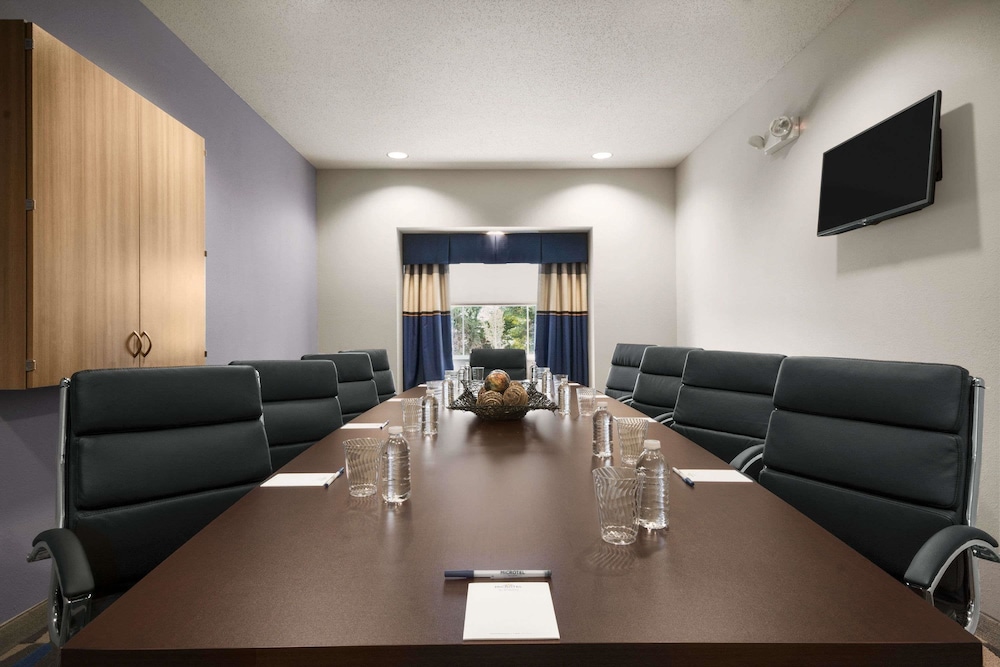 Microtel Inn Suites By Wyndham Lynchburg 12/24
