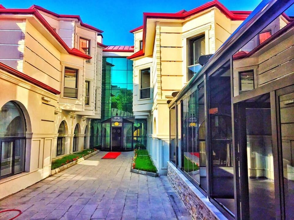 Kars-i Sirin Hotel 17/19