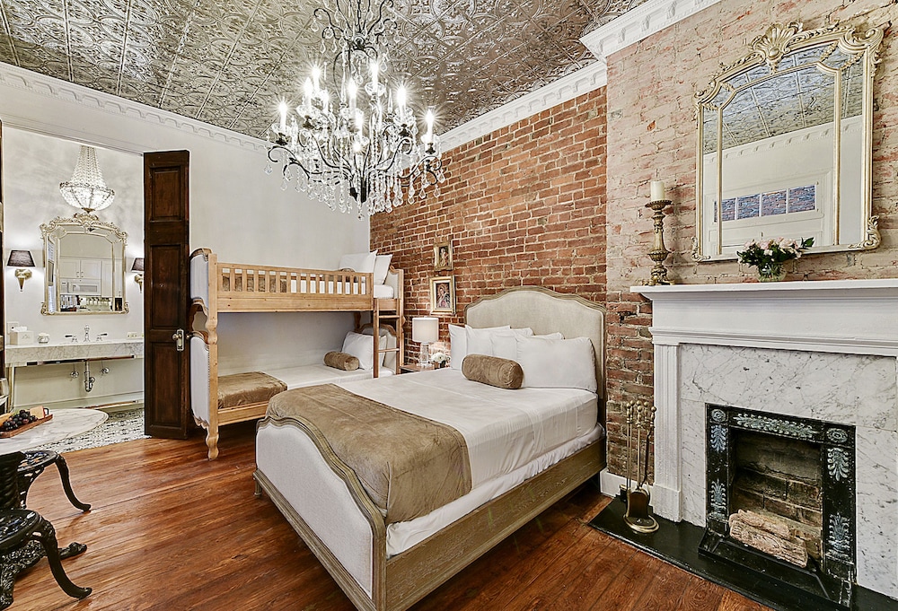 French Quarter Mansion 19/50