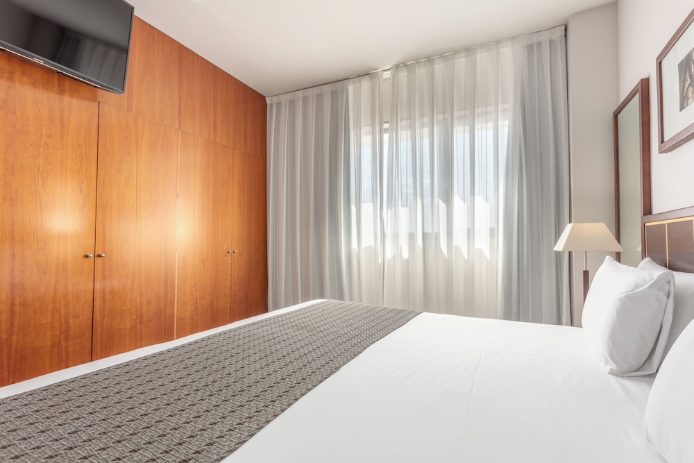 غرفة بسرير مزدوج بمنطقة جلوس، Eurostars Toledo 2/4