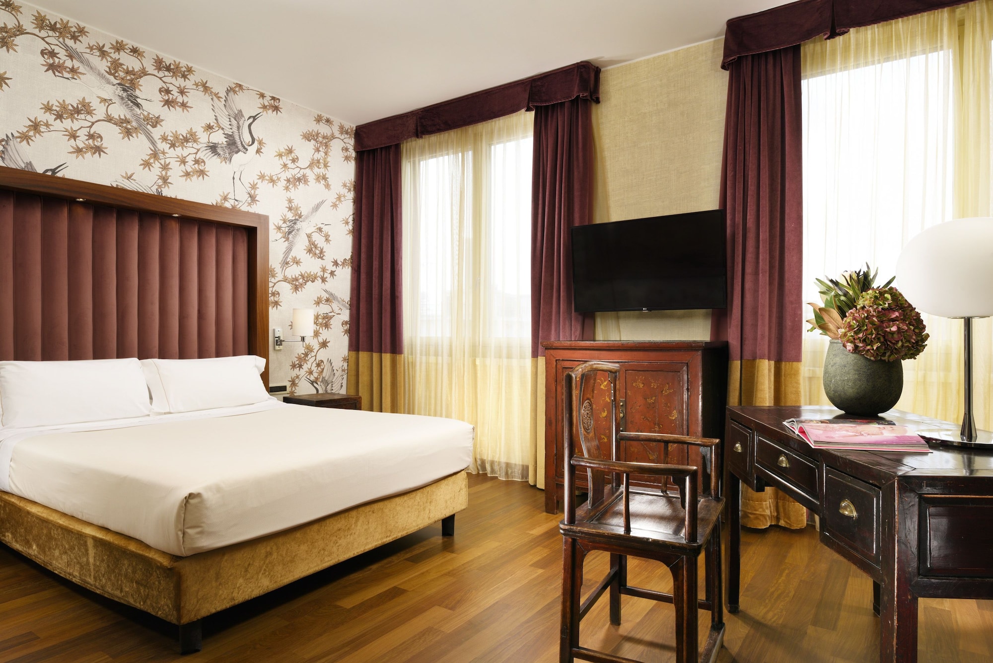 TOWER, JUNIOR SUITE, PRIVATE BATHROOM