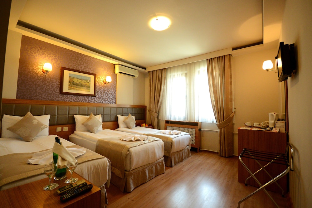 Anzac Hotel 8/39