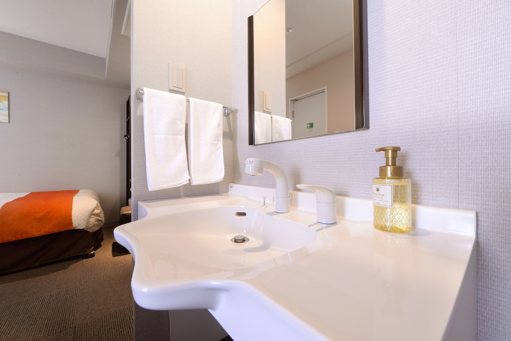 Vessel Inn Hiroshima Ekimae 34/62