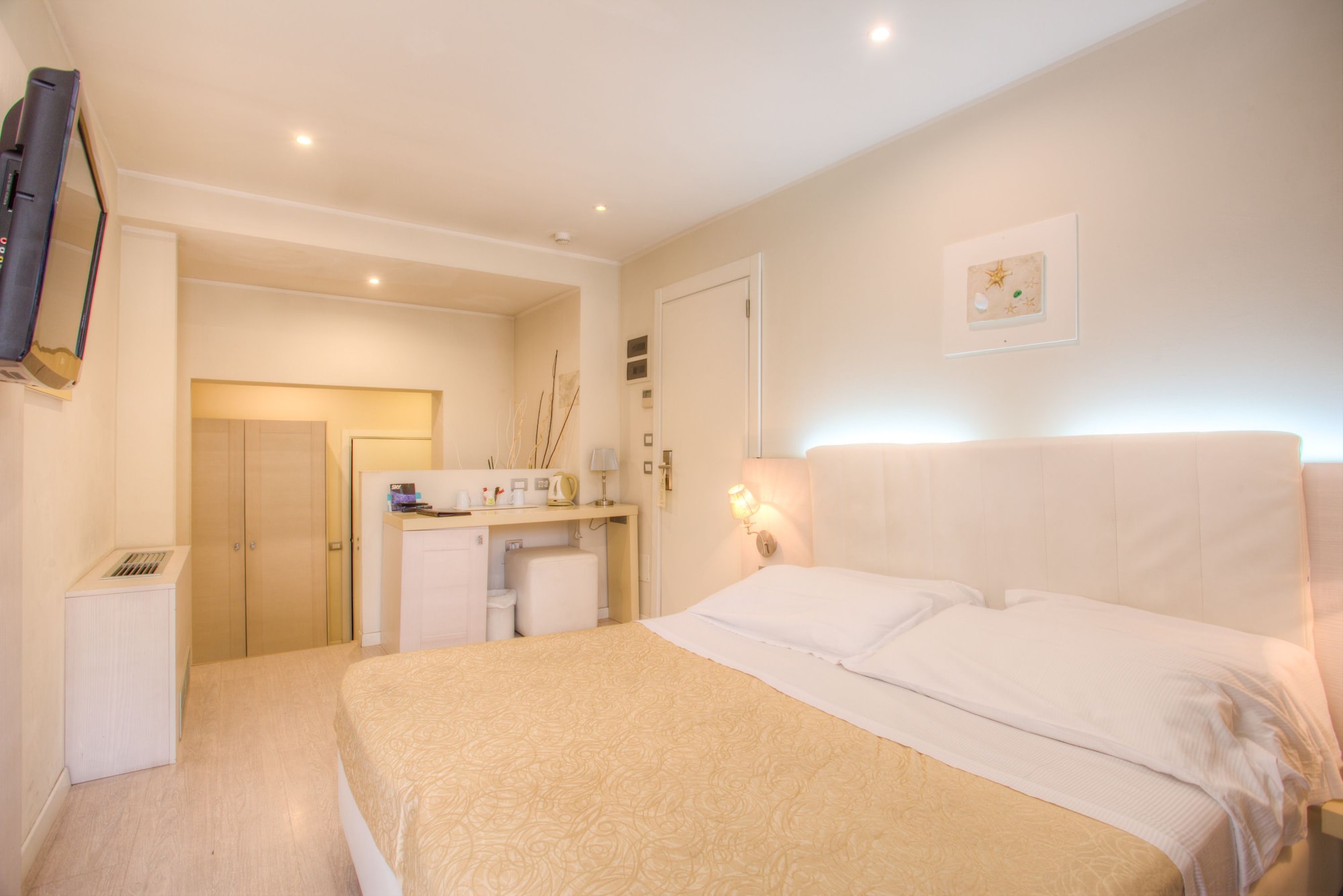 ROOM, TRIPLE