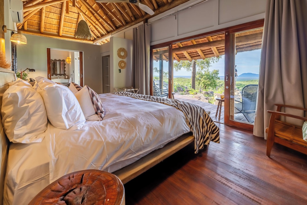 Buffalo Ridge Safari Lodge 12/50