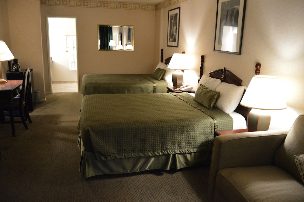 Yosemite Cedar Lodge 16/59
