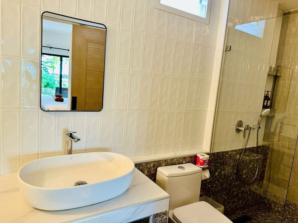 Twinbay Resort And Spa 68/69