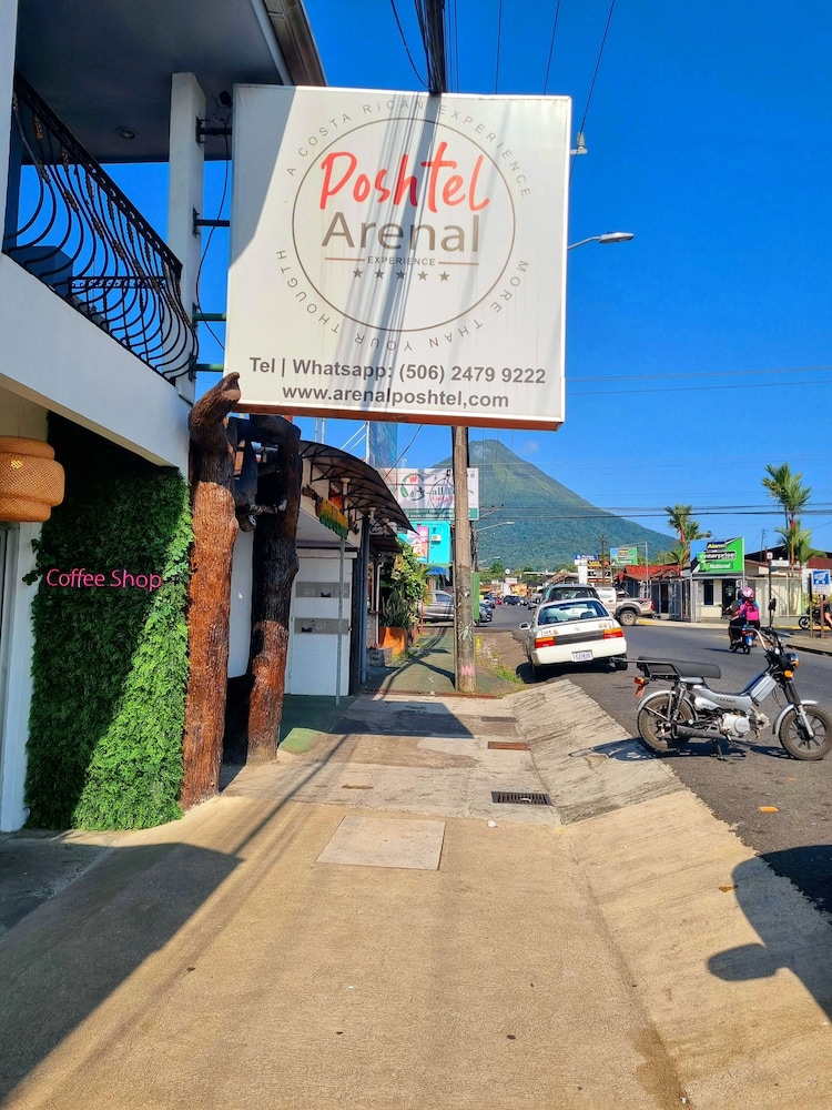 Arenal Hostel Resort 10/50