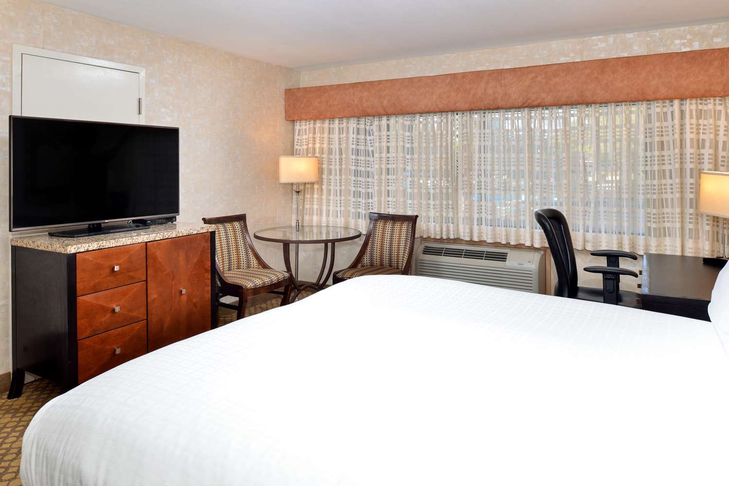 Courtyard, Deluxe, King Bed
