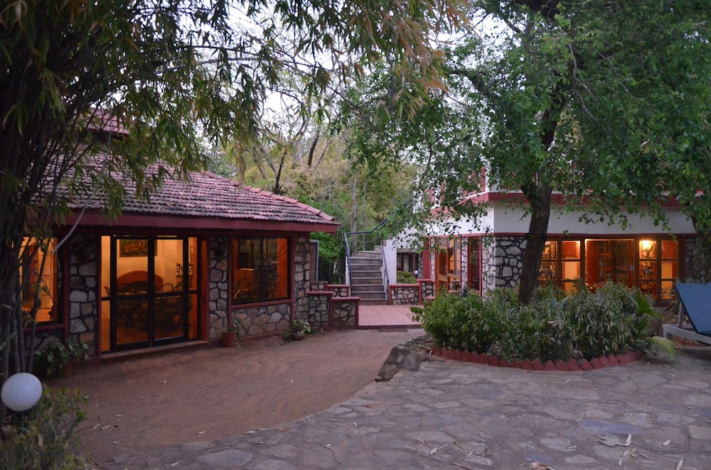 TIGER MOON RESORT 11/60