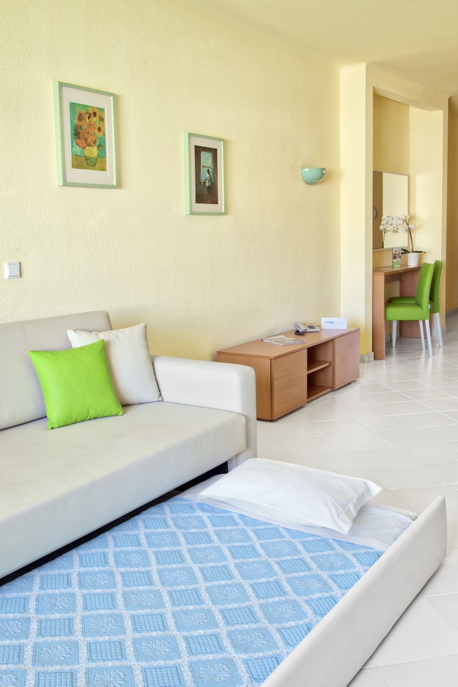 Ondamar Hotel 27/72