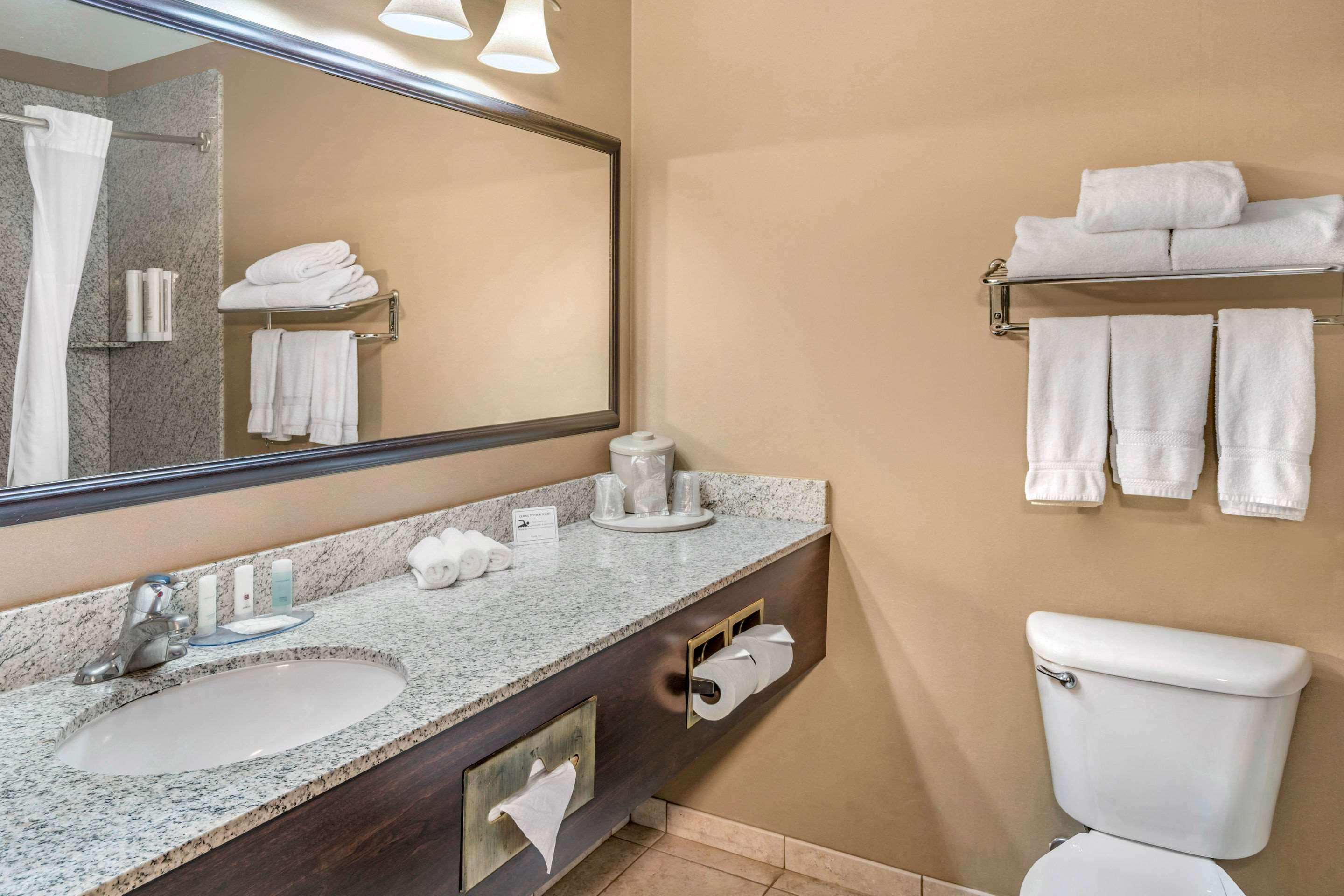 غرفة بسرير مزدوج، Clarion Pointe Medford Ex Holiday Inn Express Medford 3/3