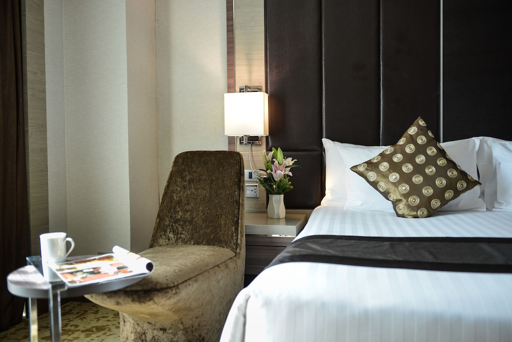 Ramada by Wyndham Bangkok Sukhumvit 11 32/83