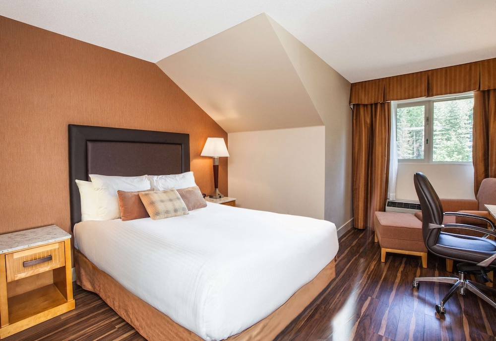 Coast, Queen Bed