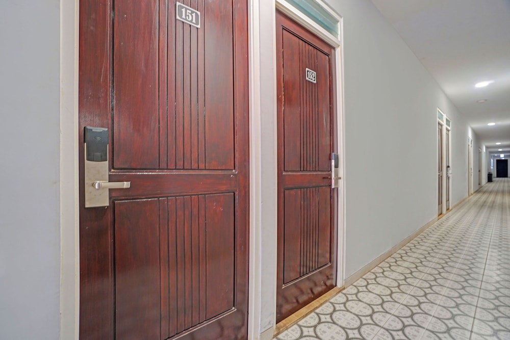 OYO 3283 Bwalk Hotel 26/40