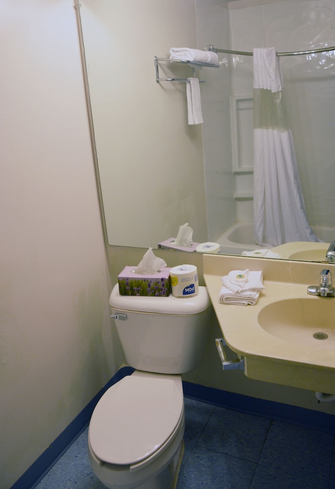 Travelodge By Wyndham Milwaukee 49/50