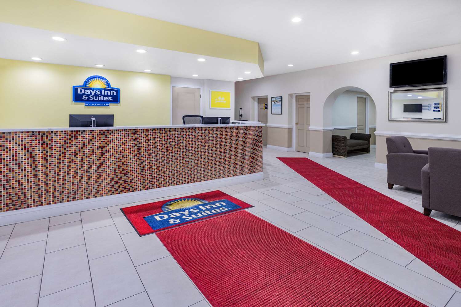 Days Inn & Suites by Wyndham Williamsburg Colonial 9/35