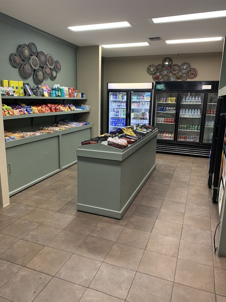 Family Garden Inn Suites 8/50