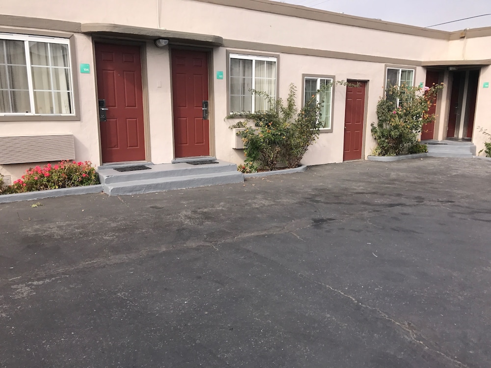 Geneva Motel Daly City 23/25