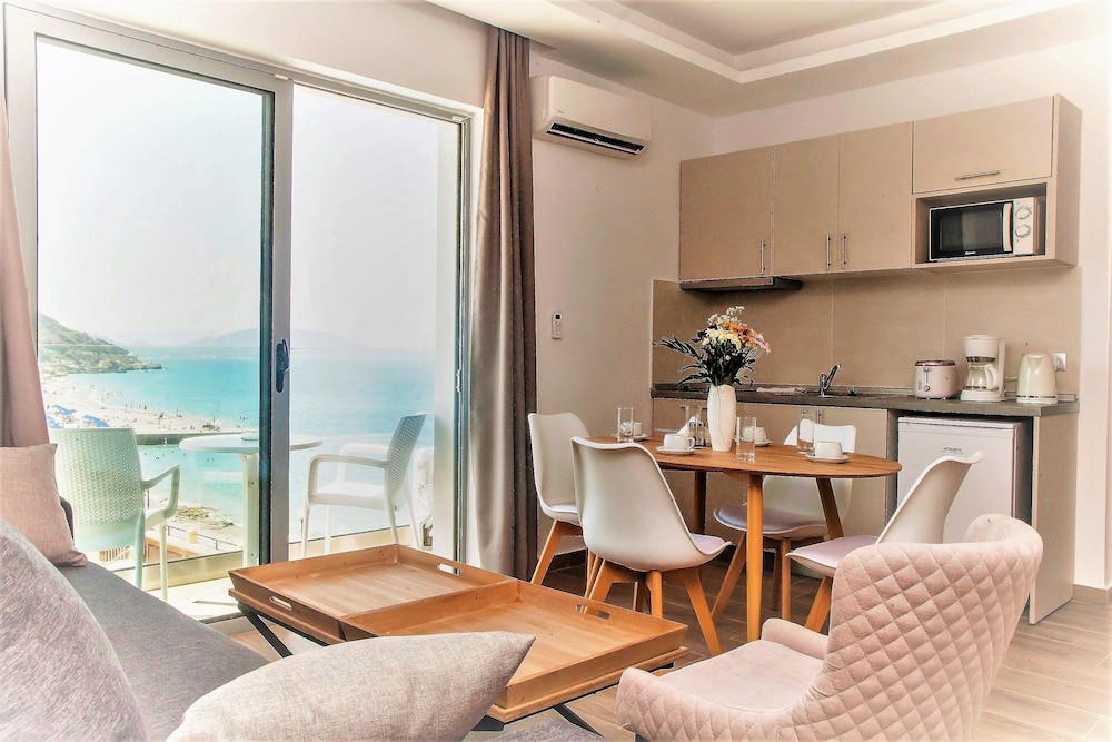 Sunrise Apt 15/37