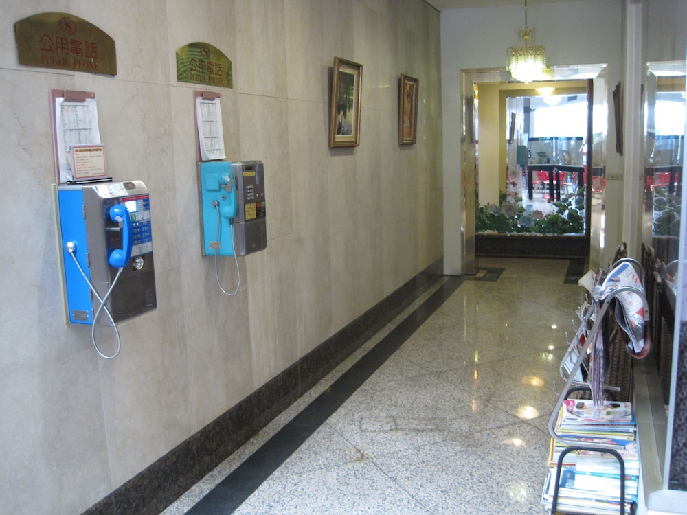 Chuanfu Hotel 10/35