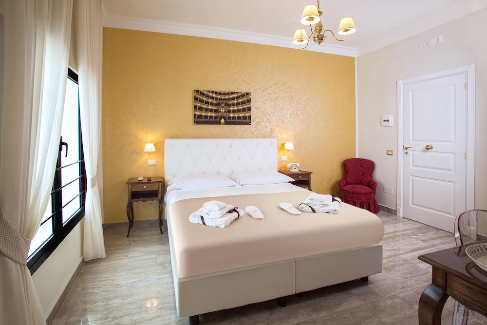 Neapolitantrips Hotel Royale 5/36