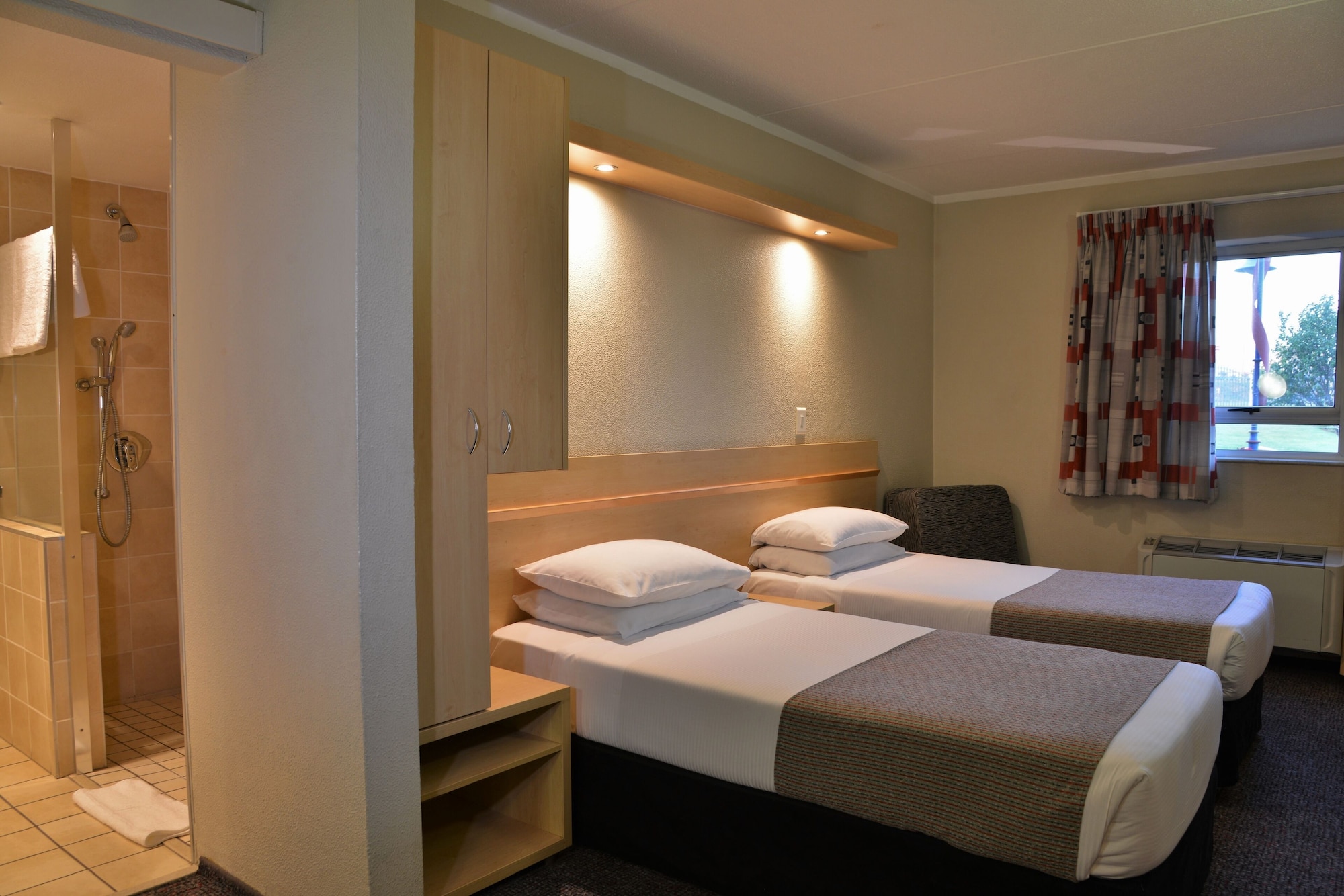 Room, Twin Beds, Road Lodge Carnival City 5/10