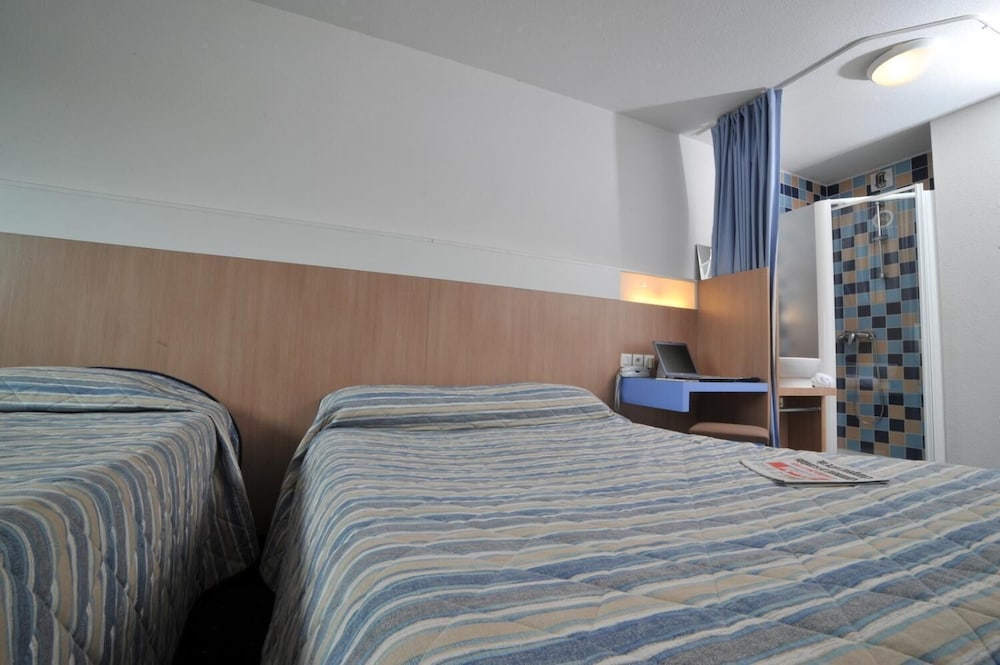P'TIT DEJ-HOTEL MILLAU 7/31