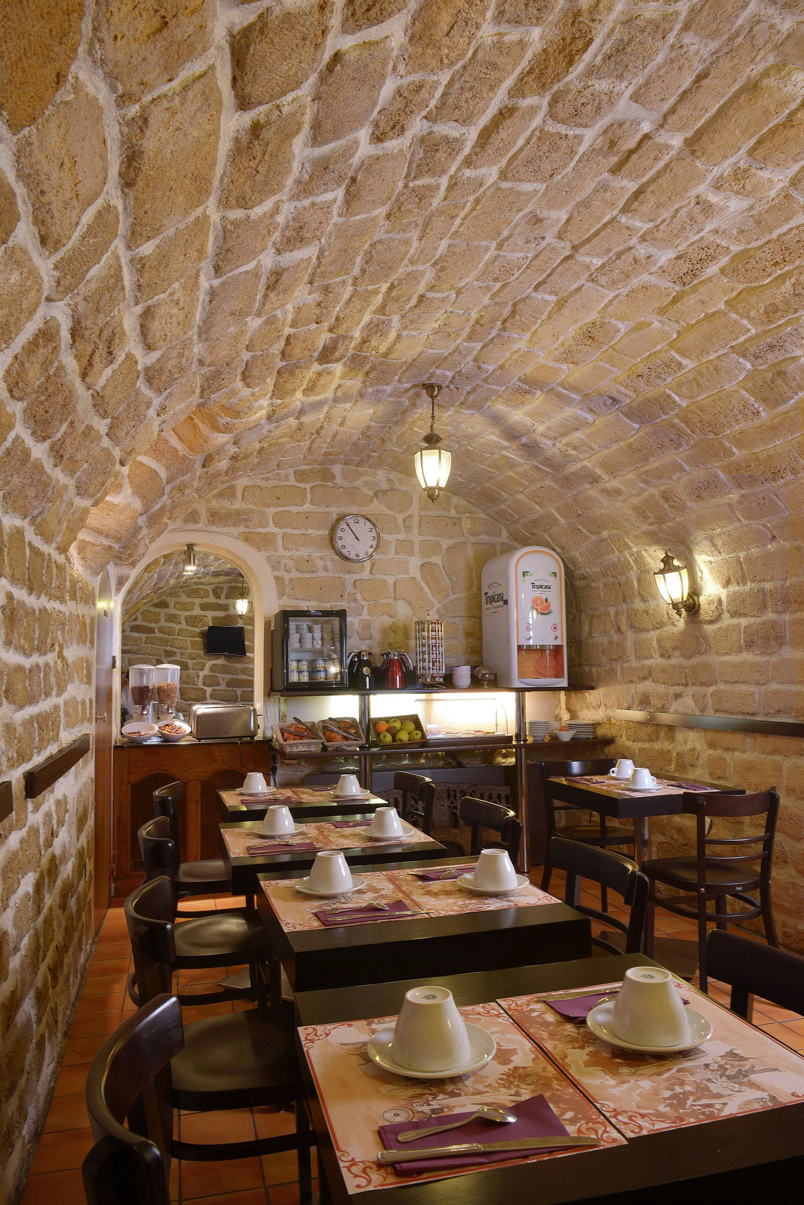 Hotel Istria Paris 30/37