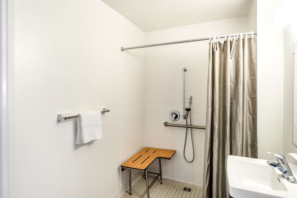 Motel6 Redding, CA - Central 46/47