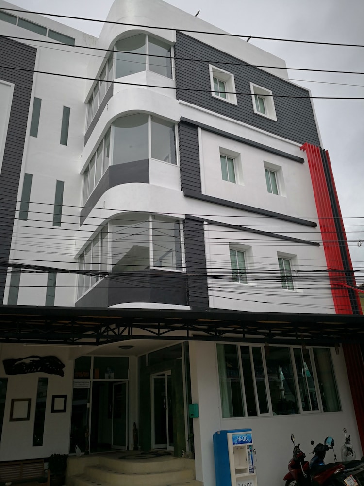 RoomQuest Patong Phuket 1/50