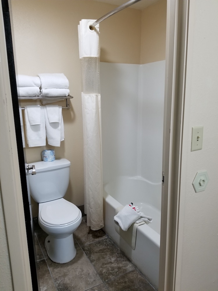 Luxe Studios Nashville Airport 14/63