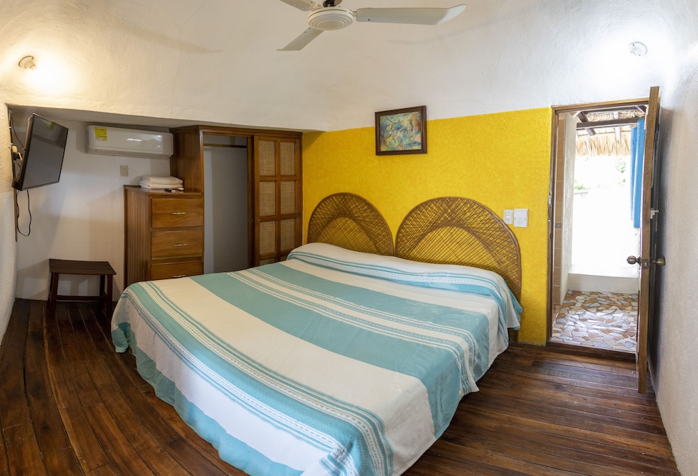 1 BEDROOM, PREMIUM, CABIN, BEACH FRONT, KITCHENETTE