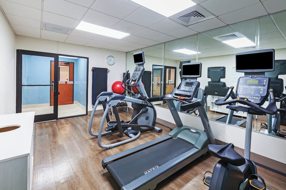 Holiday Inn Express and Suites Houston - Memorial Park Area 27/45