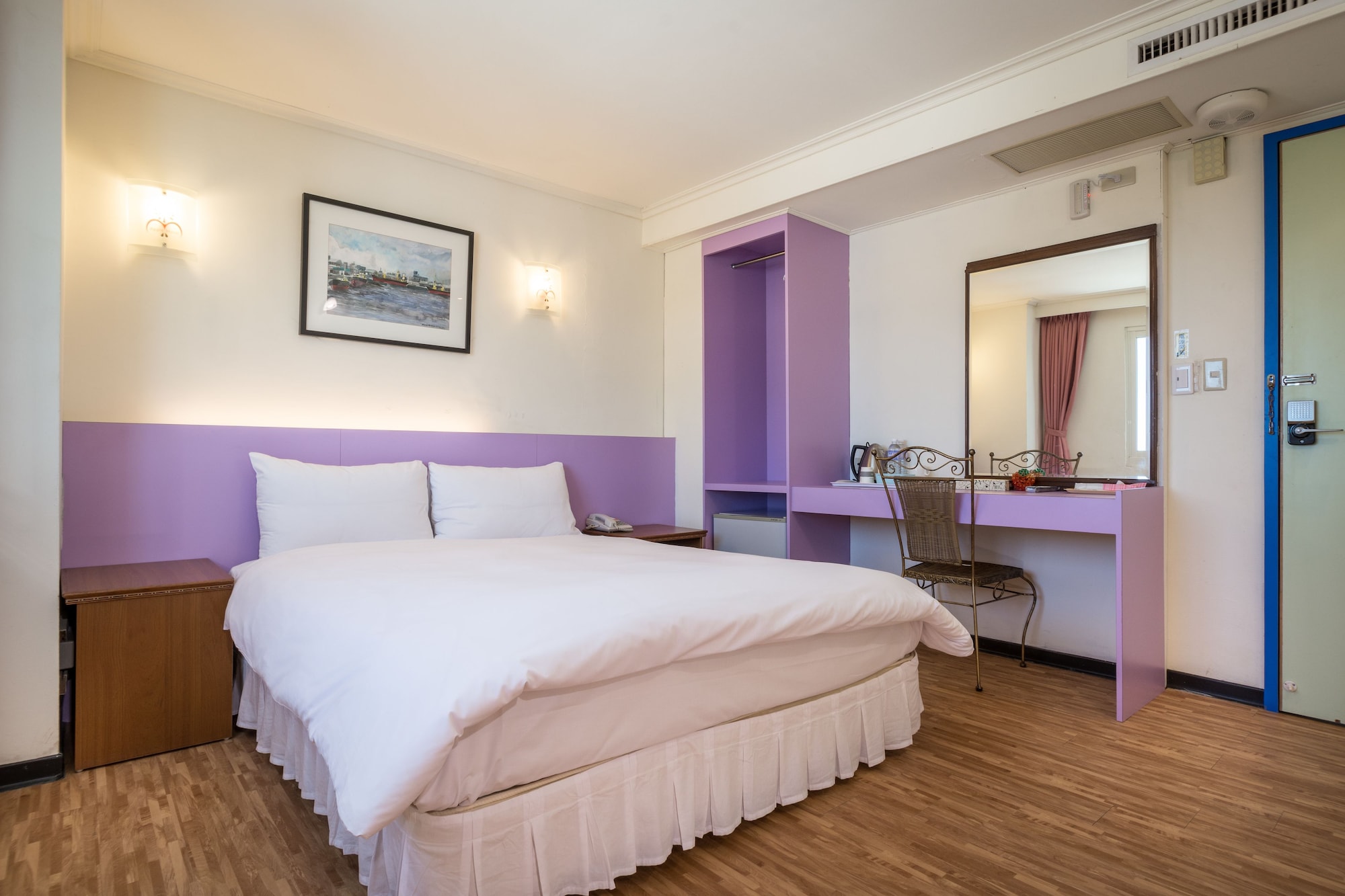 ROOM, DOUBLE BED